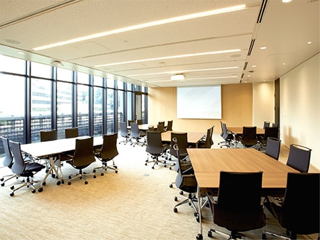 島形式(6名5島30席)の写真