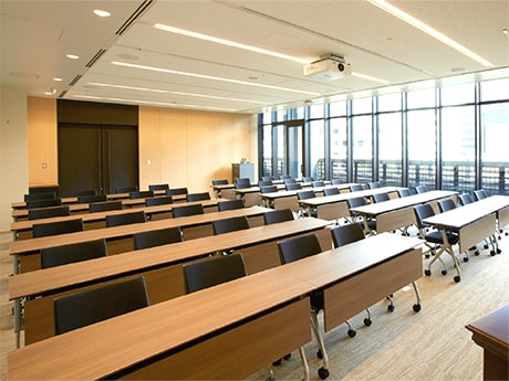 スクール形式(48席)の写真